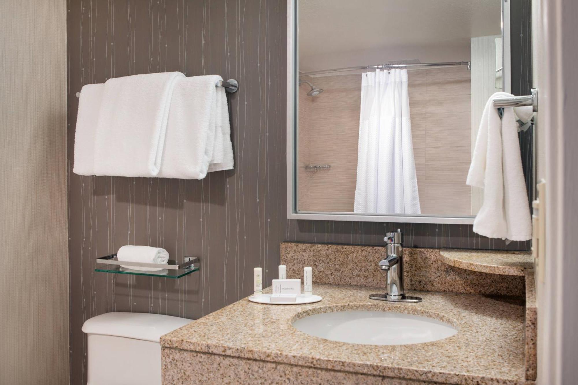 Courtyard By Marriott Richmond Berkeley Hotel Ngoại thất bức ảnh
