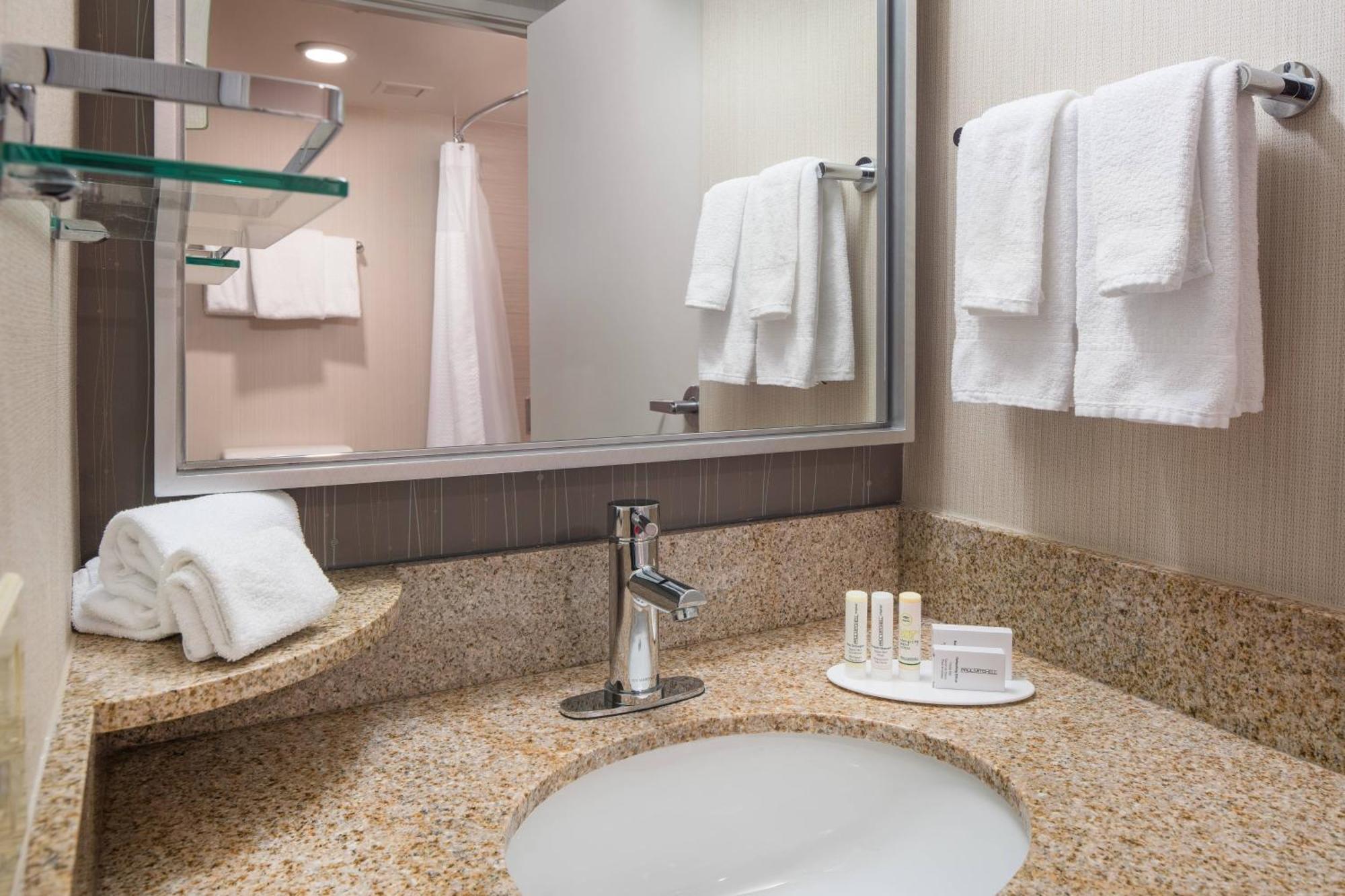 Courtyard By Marriott Richmond Berkeley Hotel Ngoại thất bức ảnh
