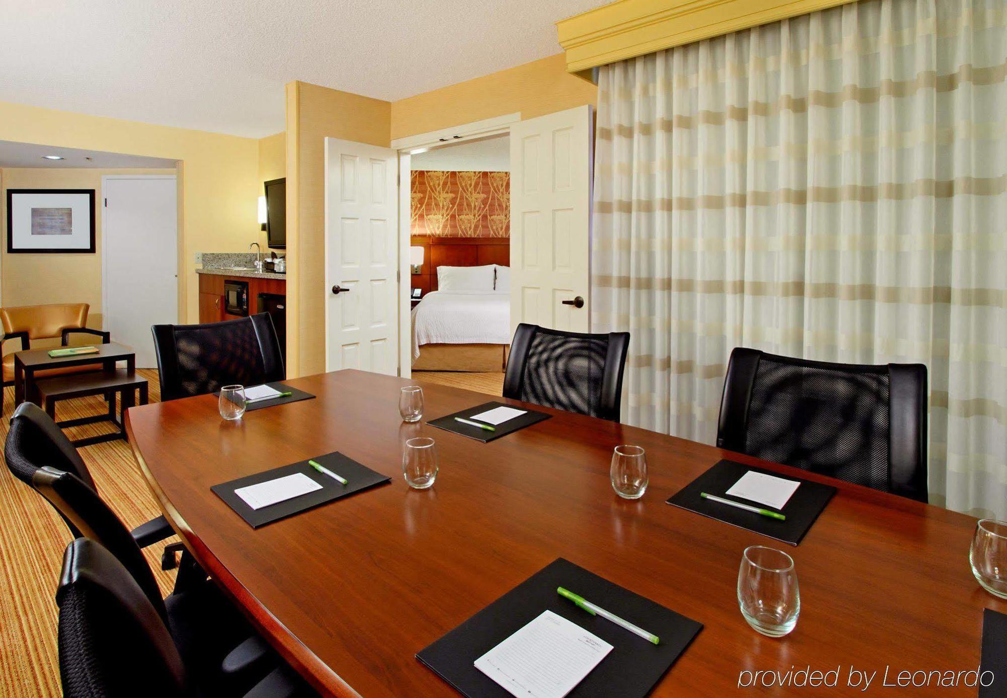 Courtyard By Marriott Richmond Berkeley Hotel Ngoại thất bức ảnh